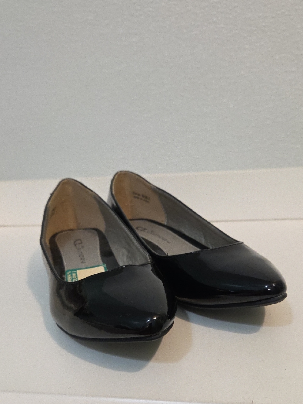 Black Patent Leather Women's Flats CL By Laundry NWT Size 6